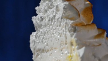 Krem şanti. Pasta portre üzerinde beyaz krema