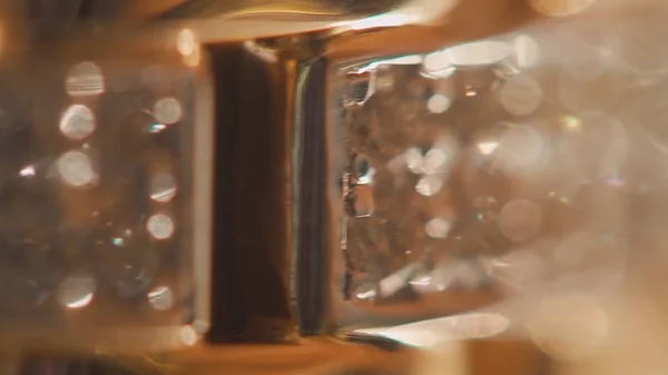Fundo pulseira de ouro antigo. fundo abstrato com brilho dourado. Corda de diamantes no fundo pulseira — Fotografia de Stock