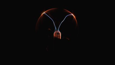 Elektrostatik plazma küresi karanlıkta. Tesla coil - fizik deney