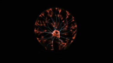 Elektrostatik plazma küresi karanlıkta. Tesla coil - fizik deney
