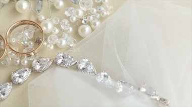 Alyans ve rose. Takı ve halkalar