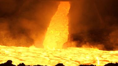 Açık Ocak fırın olarak sıvı metal dökme. Sıcak çelik dökme. Açık Ocağın atölye olarak sıvı metal dökme