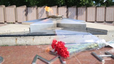 Eternal Flame - Dünya Savaşı'nda zafer sembolü. Yanan ebedi alev ve star adlı askerlerin toplu mezar. Anma törenine, 