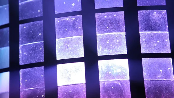 Topları avize lamba ışığında içinde üzerinde asılı tavan, lambalar koyu arka plan, seçici odak, yatay ampul aydınlatma. Ücretsiz sahne ışıkları, aydınlatma aygıtları ile. Disko