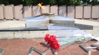 Eternal Flame - Dünya Savaşı'nda zafer sembolü. Yanan ebedi alev ve star adlı askerlerin toplu mezar. Anma törenine, 