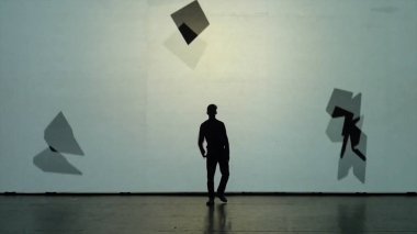 Dans gölgeler. Sahne Alanı'nda dans dansçılar. Dansçılar siluetleri. Dans gölgeler. 3D dans gösterisi