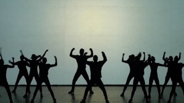 Dans gölgeler. Sahne Alanı'nda dans dansçılar. Dansçılar siluetleri. Dans gölgeler. 3D dans gösterisi