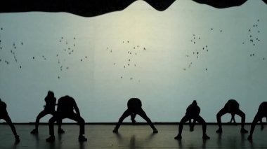 Dans gölgeler. Sahne Alanı'nda dans dansçılar. Dansçılar siluetleri. Dans gölgeler. 3D dans gösterisi
