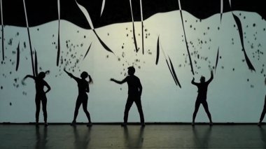 Dans gölgeler. Sahne Alanı'nda dans dansçılar. Dansçılar siluetleri. Dans gölgeler. 3D dans gösterisi