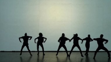 Dans gölgeler. Sahne Alanı'nda dans dansçılar. Dansçılar siluetleri. Dans gölgeler. 3D dans gösterisi