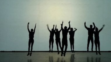 Dans gölgeler. Sahne Alanı'nda dans dansçılar. Dansçılar siluetleri. Dans gölgeler. 3D dans gösterisi