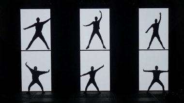 Dans gölgeler. Sahne Alanı'nda dans dansçılar. Dansçılar siluetleri. Dans gölgeler. 3D dans gösterisi