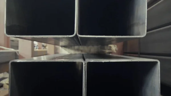 Tubo de acero, fondo cuadrado de tubo de metal de alto carbono para la industria pesada — Foto de Stock