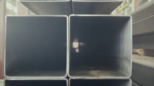 Tube en acier, fond carré de tube métallique à haute teneur en carbone pour l'industrie lourde — Photo