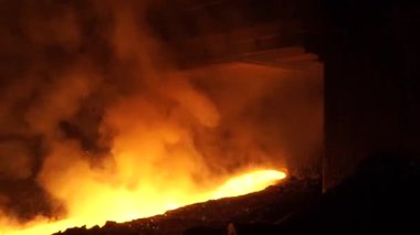 Yüksek fırın sıvı metalden. Sıvı metal boşaltma akışı