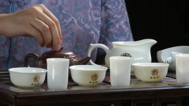 Yakın çekim tabloda çay töreni mutfak eşyaları ve bambu. Çin çay töreni. Japon çay töreni