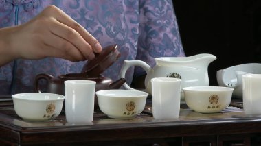 Yakın çekim tabloda çay töreni mutfak eşyaları ve bambu. Çin çay töreni. Japon çay töreni