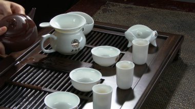 Yakın çekim tabloda çay töreni mutfak eşyaları ve bambu. Çin çay töreni. Japon çay töreni