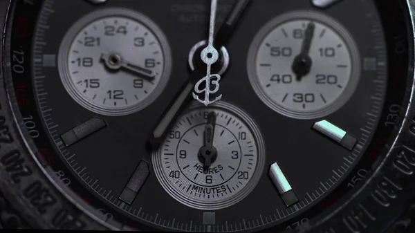 Luxe horloge, chronograaf close-up. Horloge de macro. Detail van een luxe horloge. Chronograaf detail macro — Stockfoto