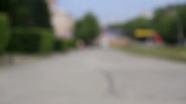 Grup insanlar binicilik bisiklet park. arka görüş. Fitness, spor, insanlar ve sağlıklı kavramı. Tanınmayan profesyonel bisikletçiler Bisiklet yarışma sırasında. Arkadan Görünüm.