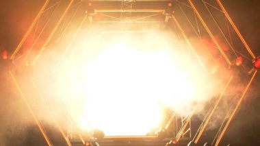 Duman ve spot ışıkları ile sahne. Sunu kavramı. Modern podyum veya bir sahne ışıkları ve duman