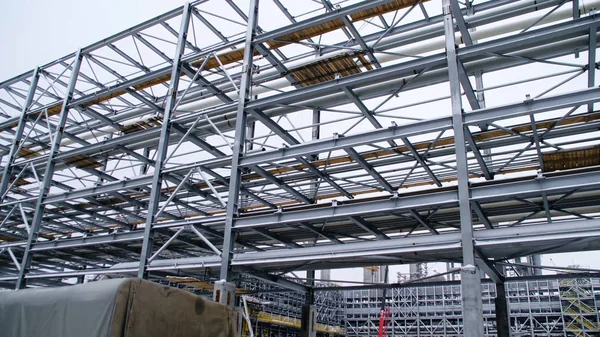 Scaffolding installation at a tank with process structures of refinery petrochemical plants in the background. Large steel structures for plant — Stock Photo, Image