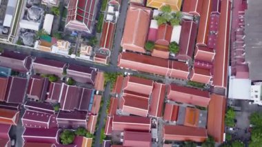 Güzel manzara evleri kiremitli çatıları ile tepesinden. Üstten Görünüm şehrin modern ve eski evlerin. Cityscape kasaba ve şehir en iyi görünümü. Eski ve modern mimarisi farklı stilleri. Otantik