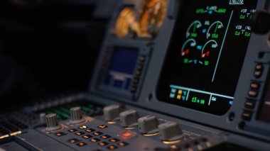 Bir yolcu uçağı otomatik pilot denetim öğesi. Anahtarları bir uçak uçuş güvertesinde paneli. Kollarını bir kişilik motorlu uçağının itme. Pilot uçak kontrol eder. Mekik bilgisayarı, kokpit