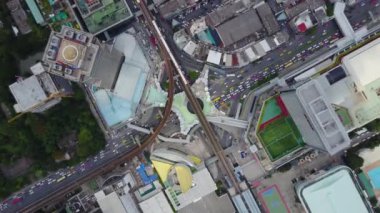 Üstten Görünüm şehir ve gökyüzü tren istasyonu'ndan çıkıyor Bangkok. Modern kent ve gidiş traine Üstten Görünüm