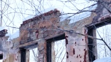 Yıkık, terk edilmiş idari, konut bina yangından sonra iç. Terk edilmiş bir harabe evde kalıntıları berbat. Depresif arka plan olarak thrash tasarımı için