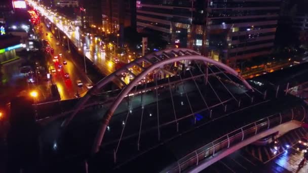 Velkolepý pohled na přístav Victoria, Mrakodrapy a Hong Kong skyline v noci. Letecký pohled na město Hong Kong. Město Hong Kong v noci — Stock video