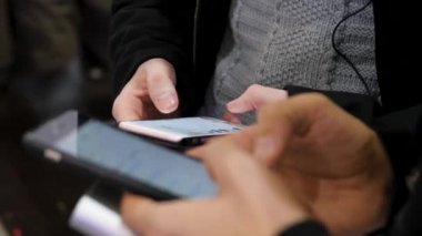 El cep telefonu ve günlüğü ile kapatın. İşadamları yakın kadar telefon için kullanma