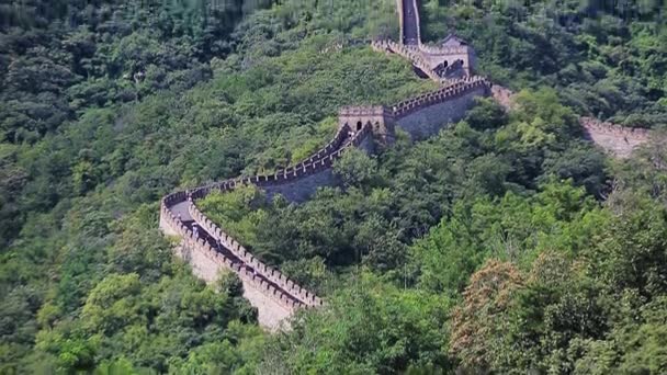 Panorama of Chinese great wall with nature landscape background. China Great wall, hiking route around Simatai section, one of the most impressive and less touristic part of the Great Wall. — Stock Video