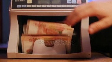banknot sayma makinesi para sayma. Rus para ile para sayma makinesi