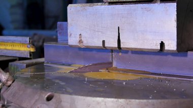 Daire testere kesme alüminyum için. metal testere, yakın çekim. metal testere kapatın. Daire testere kesme alüminyum için