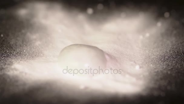 Textura de reacción química del polvo burbujeante. Experimentos en el laboratorio con polvo blanco. Textura de reacción química del polvo burbujeante. Apagando vinagre de soda macro — Vídeos de Stock