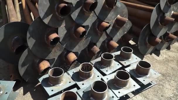 Metal billet pieces of pipes. Clip. Stainless Steel Buttweld Pipe Fittings elbow in stockroom — Stock Video