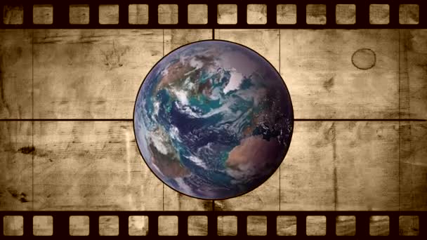 Animatie van oude negatieve film met plant aarde vanuit de kosmos animatie. Planeet aarde uitzicht vanuit de ruimte animatie. Denkbeeldige weergave van aarde. De oceaan vanuit de ruimte. — Stockvideo