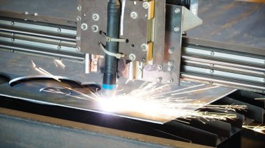 Metal plaka sanayi plazma makine kesme. Küçük. Kesme metal plakalar kesme gaz. Sac kesme gaz makine tarafından