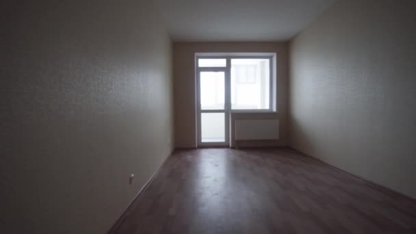 Empty bright living room without furniture. Clip. Interior empty light room without furniture in a new building renovation or under construction — Stock Video