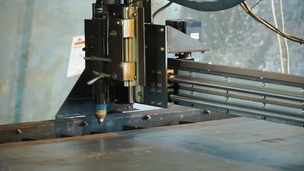 CNC Laser Plasma. Clip. Laser plasma cutting of metal modern technology in process at metalworking manufacturing plant male worker — Stock Photo, Image