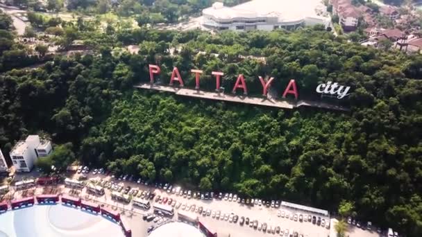 Vista aérea de Pattaya, Tailandia. Pattaya City Sign - Vista aérea. Vista aérea Símbolo de etiqueta de Pattaya en Tailandia — Vídeo de stock