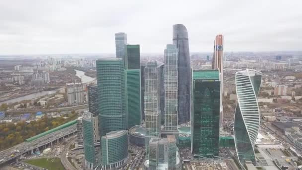 Vista de la ciudad de Moskva Centro Internacional de Negocios de Moscú, Rusia. Clip. Vista superior del magnífico Business Center-Moscú — Vídeos de Stock