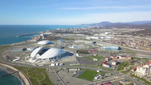 Bolsjoj Ice Dome en Adler Arena schaatsen Center in Olympic Park district Adlerski. Clip. Bovenaanzicht van Olympische trefpunten in Sotsji — Stockvideo