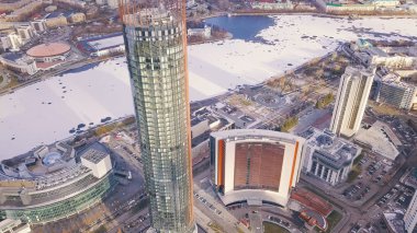 Üstten Görünüm bir gökdelen ve kış yaşayan. Küçük. Muhteşem şehir manzarası