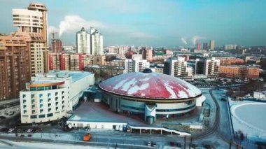 Cityscapes, yüksek doğmak ofis binaları ve gökdelenler City, kış yaz, kış görünümünde top. Üstten Görünüm modern kış City