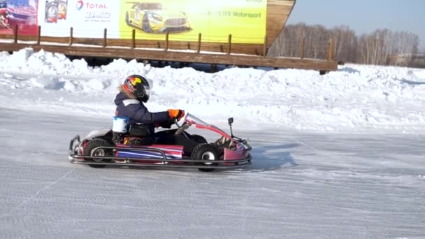 Winter karten. Race karting in slow motion — Stockvideo