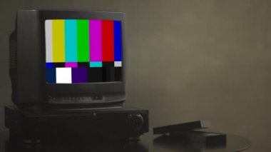 Rainbow barlar, geometrik sinyalleri ile TV test kartı. Retro donanım 1980. Aksaklık sanat göster statik hata, iletim kırık