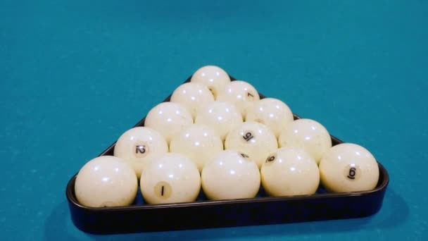 Billiard balls on a billiard table background pyramid. Russian biiliard game — Stock Video