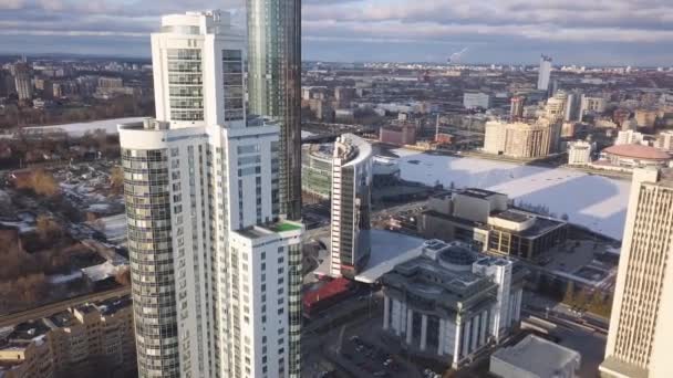 Aerial view apartment buildings complex and residential houses neighborhood. Clip. Top view of the modern luxery residential complex — Stock Video